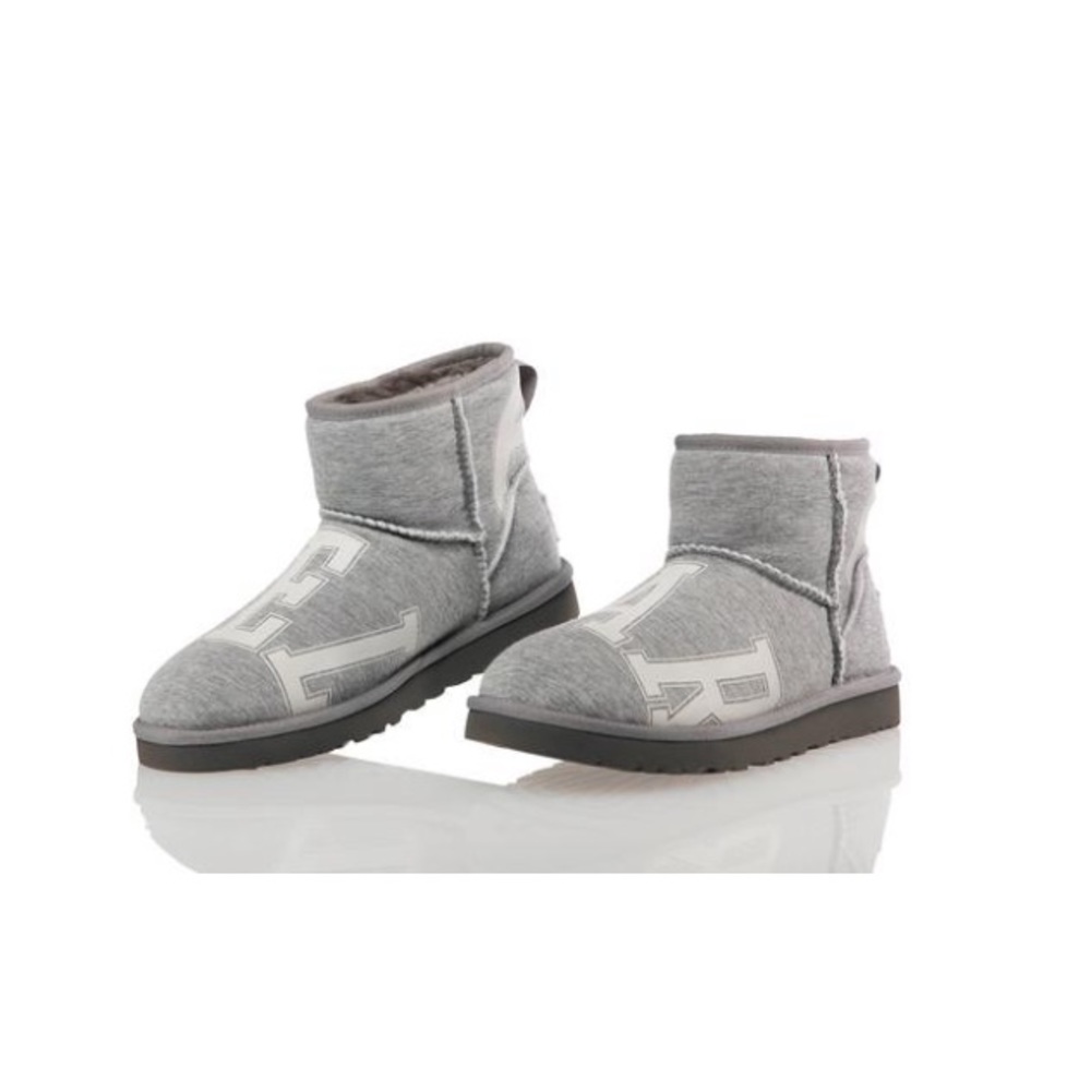 🆕 UGG X TELFAR GREY & WHITE FLEECE SWEATSHIRT MINI UGG BOOTS LIMITED EDITION